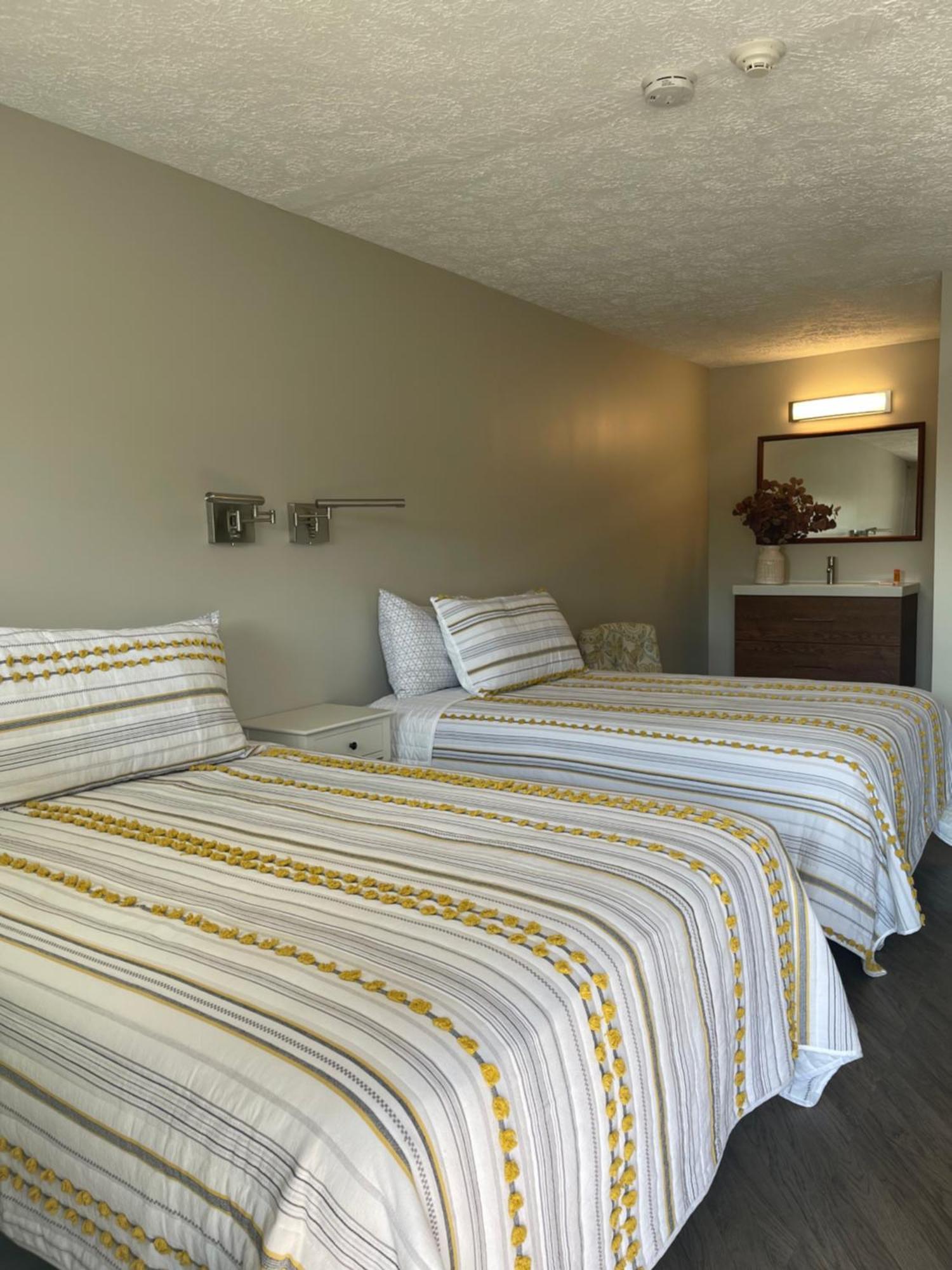Hotel Lake Anna Glenora Exterior photo