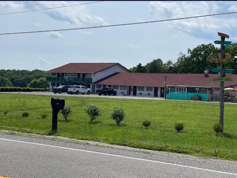 Hotel Lake Anna Glenora Exterior photo